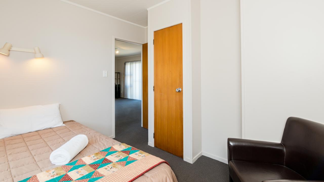 Waitangi Beach Units Exterior photo