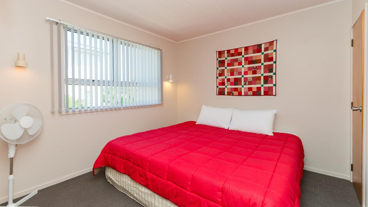 Waitangi Beach Units Exterior photo